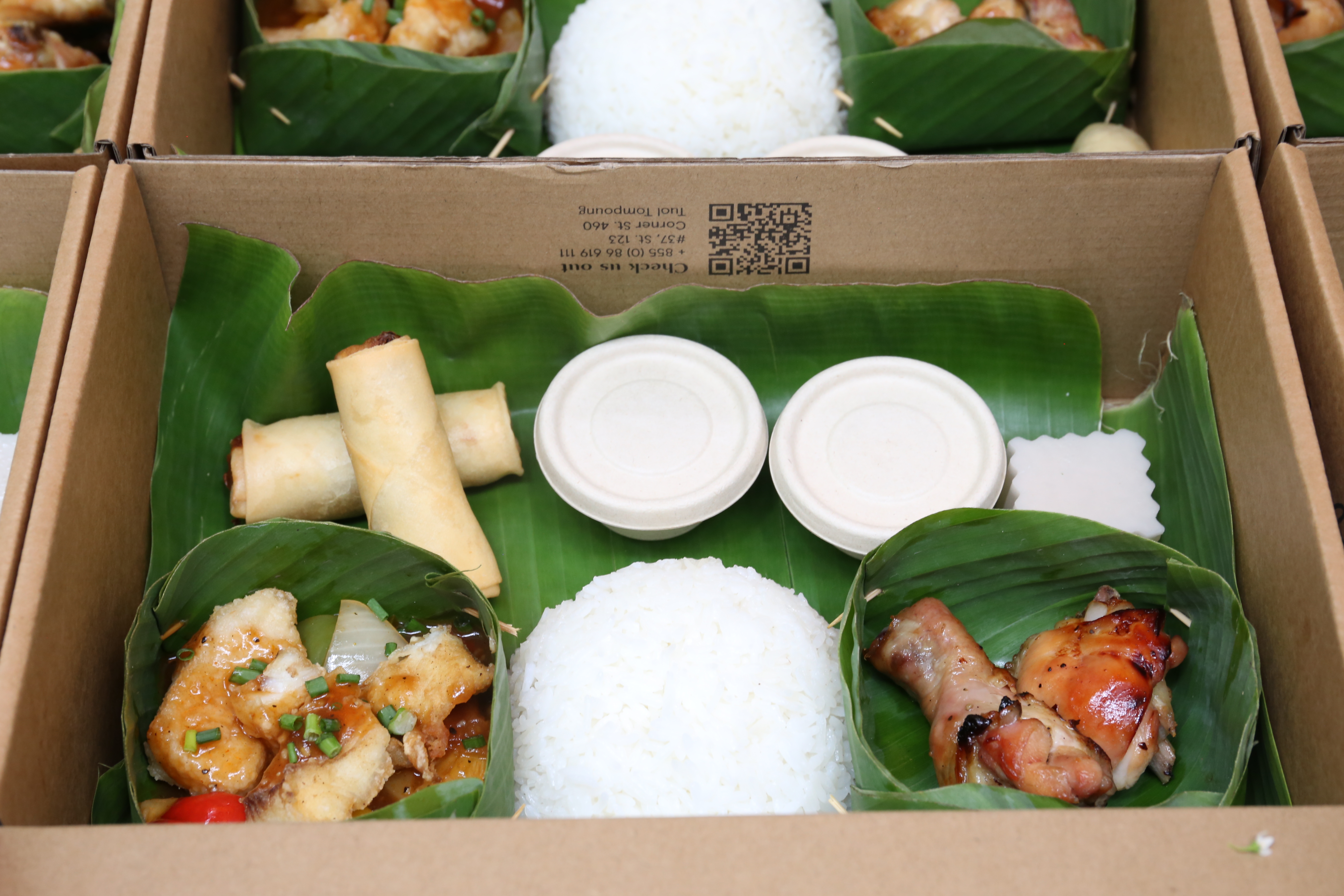 Canteen service — fresh daily meals served in a professional setting